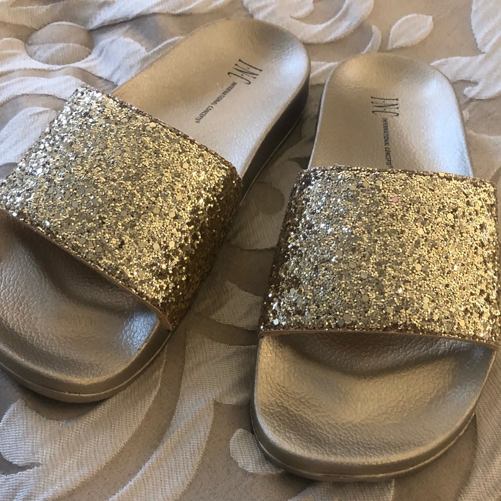 *HP* NEW GOLD INC SLIDES SANDAL WOMENS SIZE 5/6